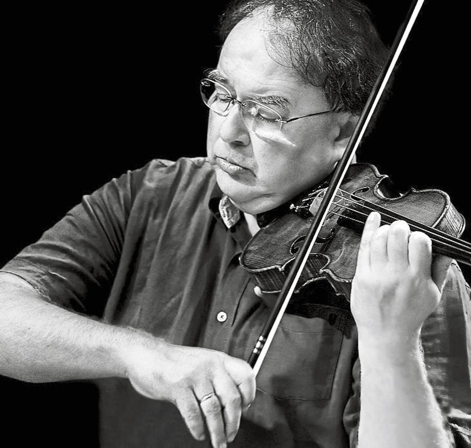 Erich Höbarth leitet gemeinsam mit Dirigent Stefan Gottfried und Andrea Bischof den Concentus Musicus Wien.